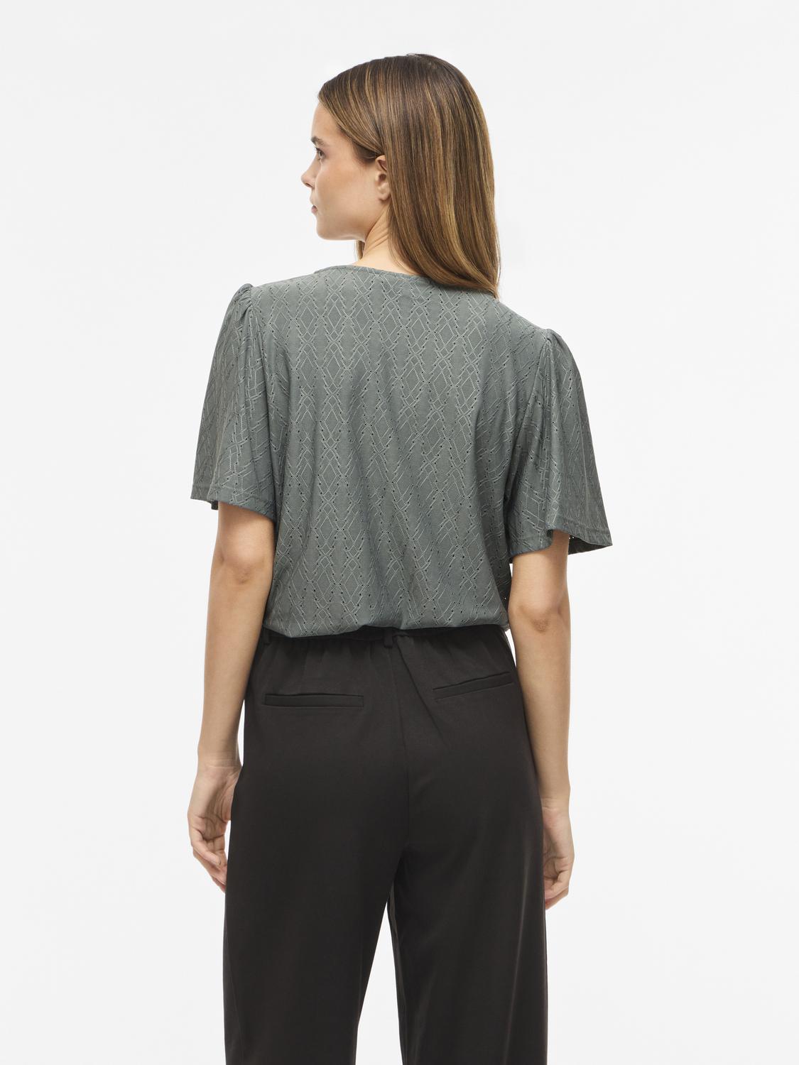 model_shot-back